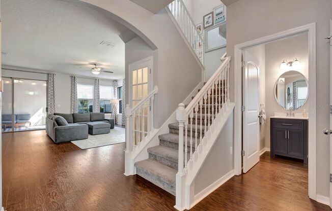 Horizon West beautiful single family 3 Beds 2/1 Bath with Extra Den and Fenced backyard