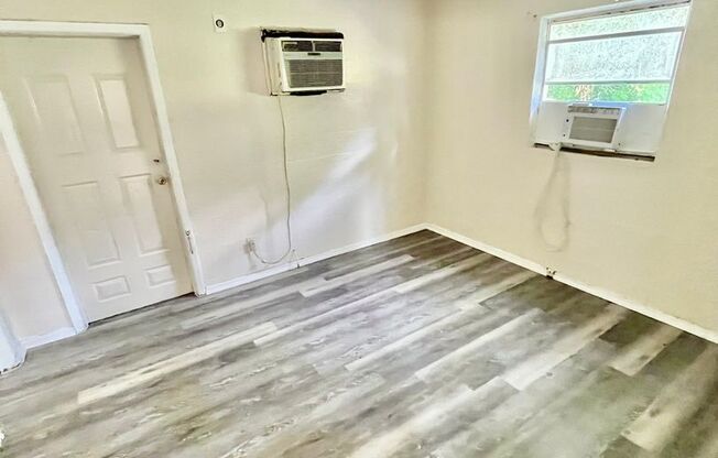 Winter Haven 1BR/1BA Duplex; NO APPLICATION FEE!