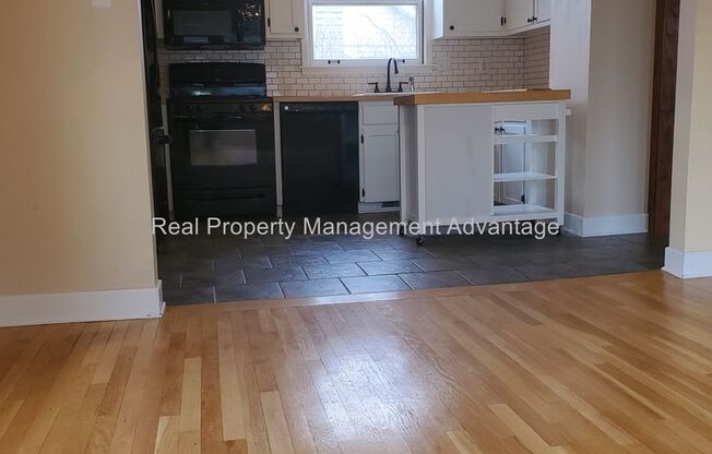Craftsman Style, Modern Amenities Steps from Main St.