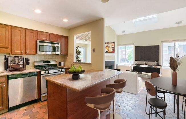 Beautiful Three Bedroom in Washington Square West