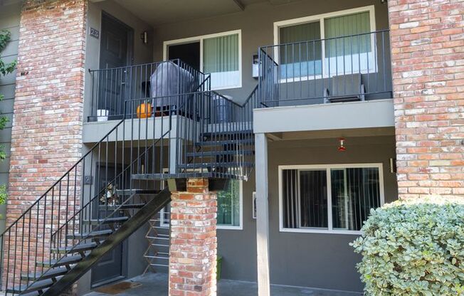 2 beds, 1 bath, $1,599, Unit 42