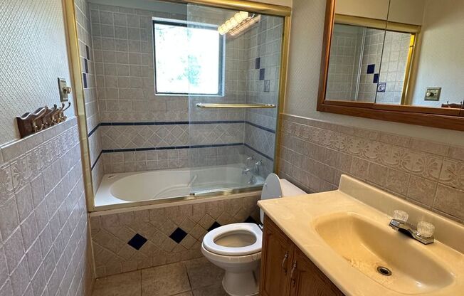 2 beds, 1 bath, $1,000