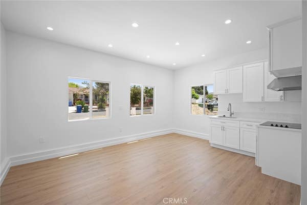 10943 NASSAU AVE