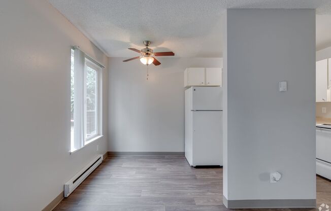 1 bed, 1 bath, 700 sqft, $1,175, Unit 34