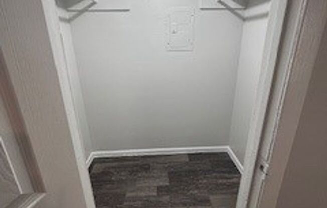 2 beds, 1 bath, 873 sqft, $1,120, Unit 02-0202