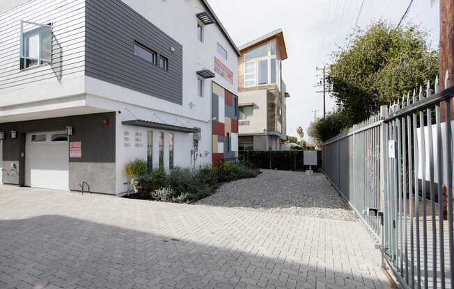 1168 W. 36th Place Los Angeles, CA 90007