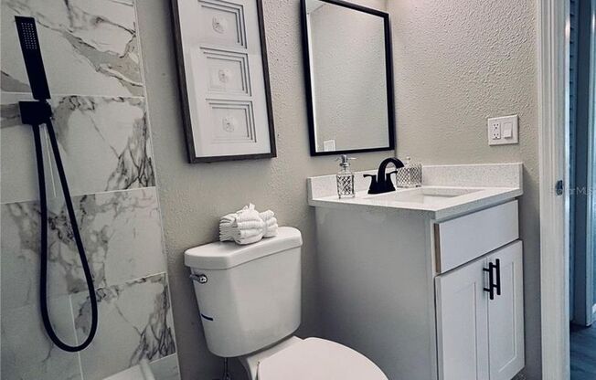 2 beds, 1 bath, $1,395, Unit APARTMENT A5