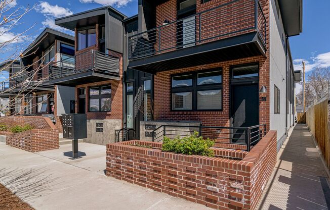 Like New Townhome Available Now-Denver