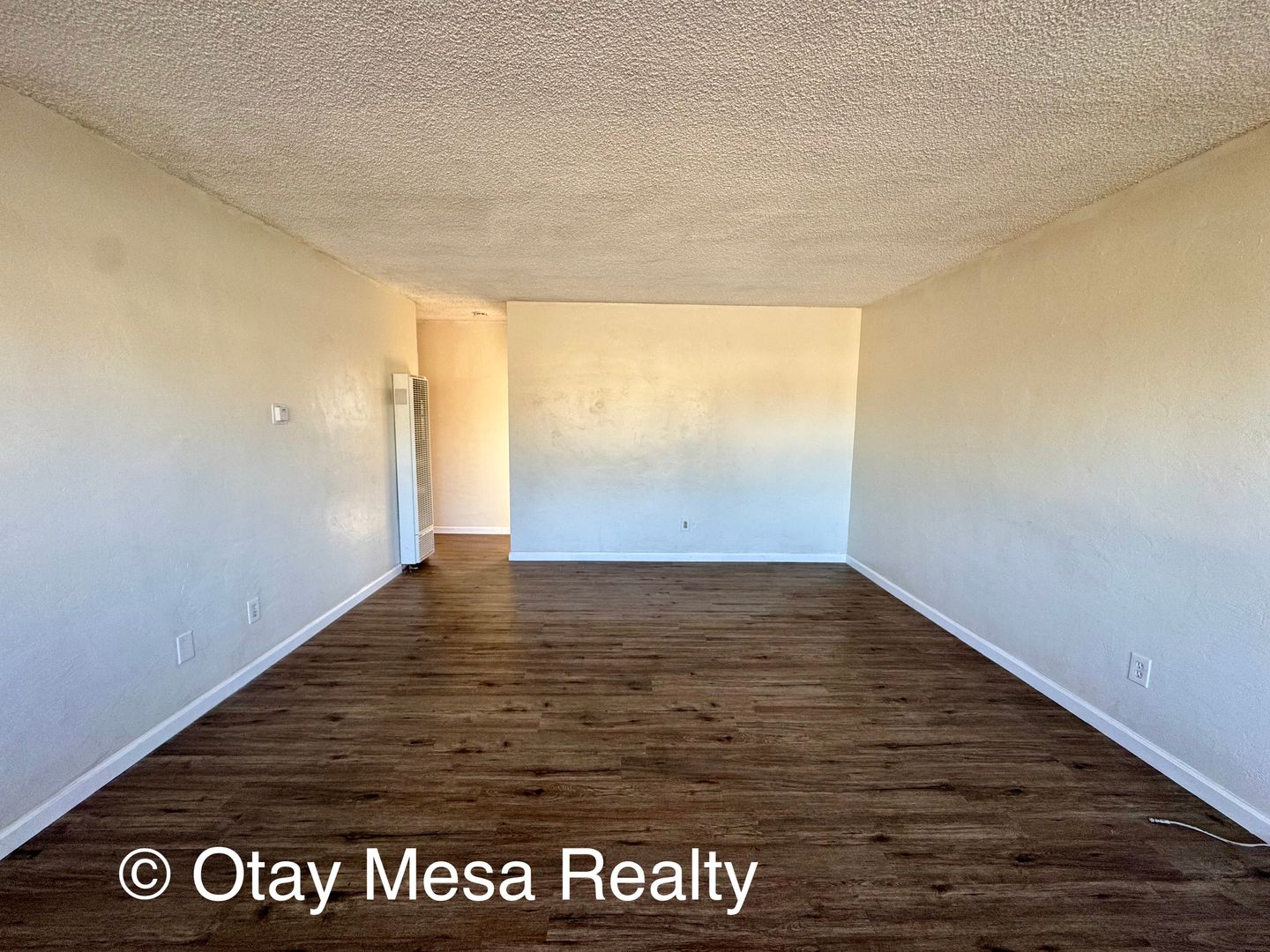 Charming 2-Bedroom Home with Expansive Outdoor Space