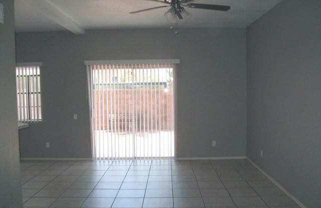 RATE REDUCTED!! SPACIOUS 3BED, 2.5BATH HOME LOCATED NEAR 67TH AVE & OLIVE