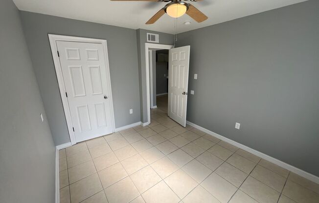 3 beds, 1 bath, 1,200 sqft, $950, Unit A