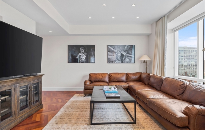 4 beds, 3.5 baths, 3,246 sqft, $35,000, Unit 19E
