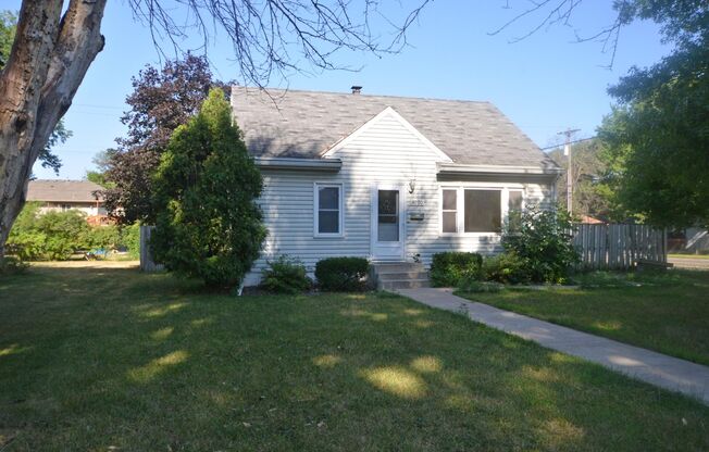 Beautiful 3 Bed 1 Bath Home With Fence and Garage