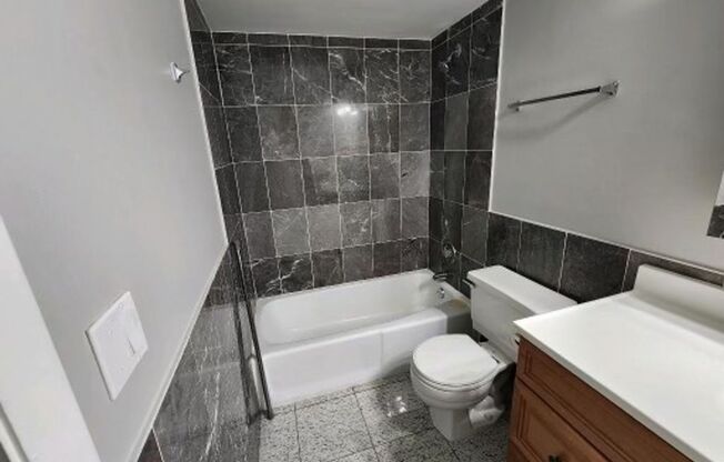 2 beds, 2 baths, 1,085 sqft, $1,995, Unit 5202-307