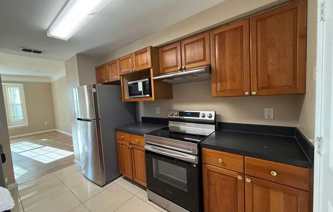 2/2.5 Townhouse Style Condo in Metrowest