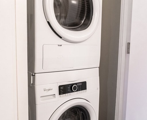 1 bed, 1.5 baths, 826 sqft, $3,350, Unit 527