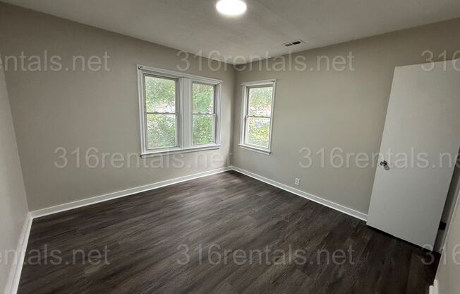 $1245 - 4 bedroom / 1 bathroom - Beautiful Remodeled Single Family Home