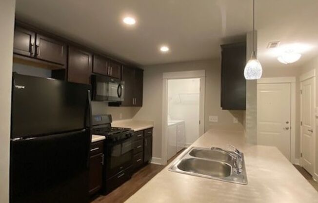 1 bed, 1 bath, 1,083 sqft, $1,796, Unit 2211-204