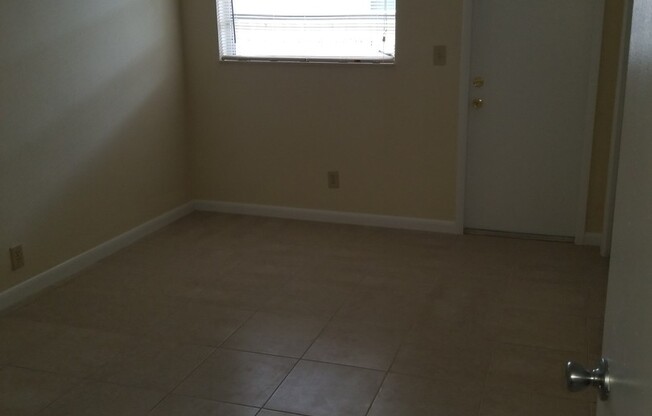 2 beds, 1 bath, $1,600