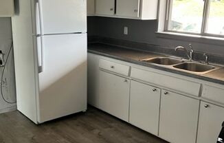 3 beds, 1 bath, $2,400