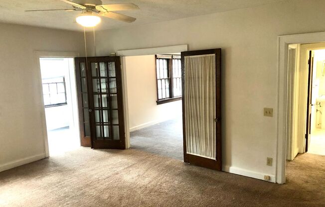 1 bed, 1 bath, $900, Unit B