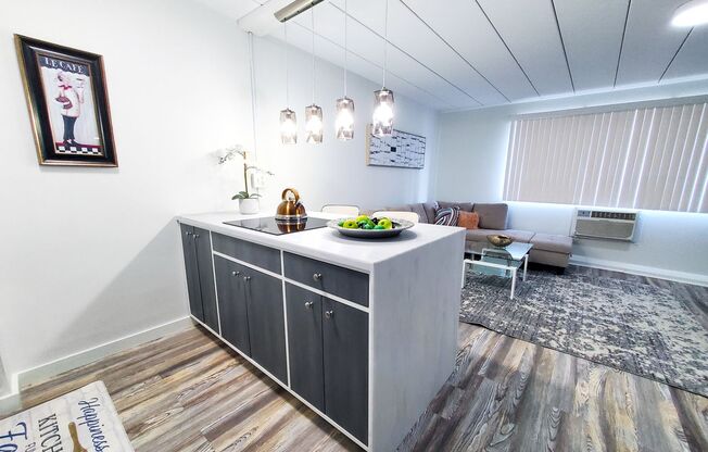 1 bed, 1 bath, 600 sqft, $999