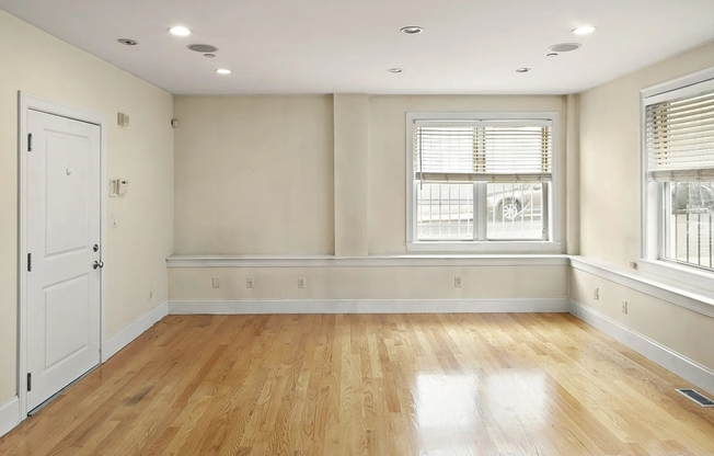 178 W 4 ST