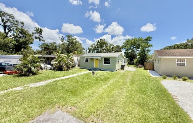 4044 44 AVE N