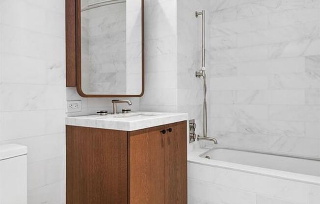 1 bed, 1 bath, 631 sqft, $5,600, Unit 15J