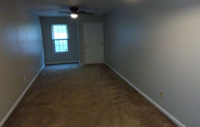 2 beds, 1 bath, $700, Unit 3