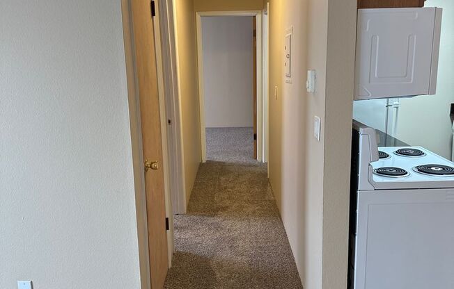 2 beds, 1 bath, 800 sqft, $960, Unit 400-16