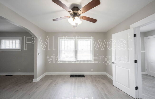 4302 E 10 ST
