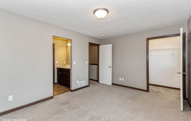 2 beds, 2 baths, $1,395, Unit 1338