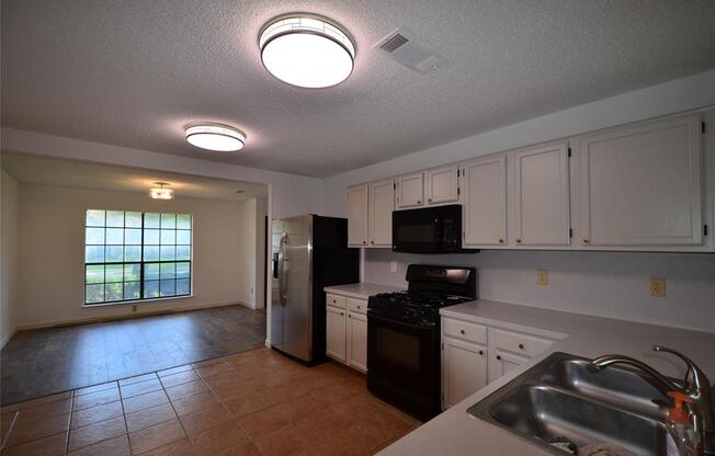 403 BEVERLY LN