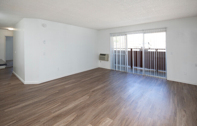 2 beds, 1 bath, 1,001 sqft, $2,395, Unit B-10