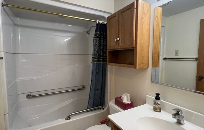 2 beds, 1 bath, $995