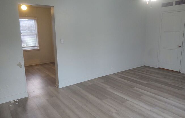 1 bed, 1 bath, 650 sqft, $925, Unit Mast Bed