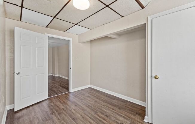 2 beds, 1 bath, 800 sqft, $749, Unit 103 W Lincoln Avenue #8