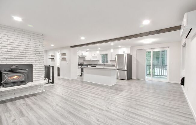 Beautifully renovated Home Briarwood!