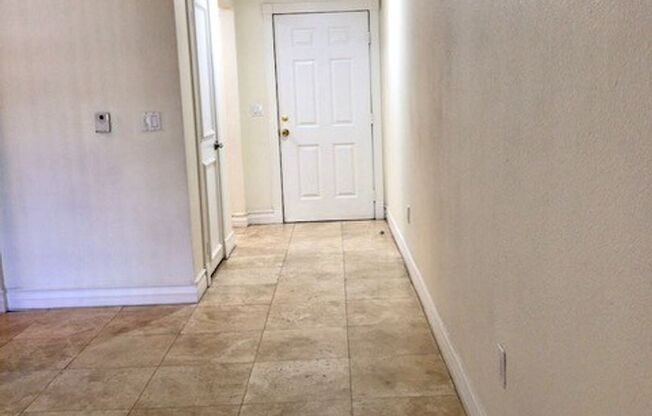 1 Bedroom Condo In A Luxurious Community!!