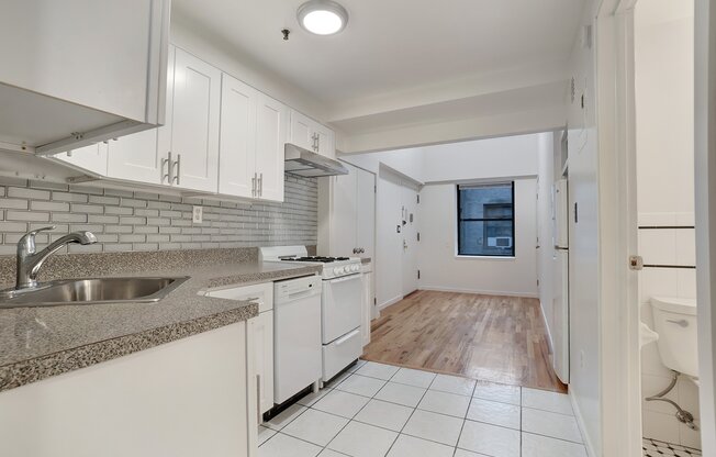 2 beds, 1 bath, $4,350, Unit 7-B