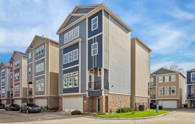 Luxury Three bedroom Corner Home!