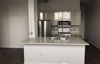 3 beds, 2 baths, $3,795, Unit 305
