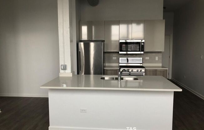 3 beds, 2 baths, $3,795, Unit 305