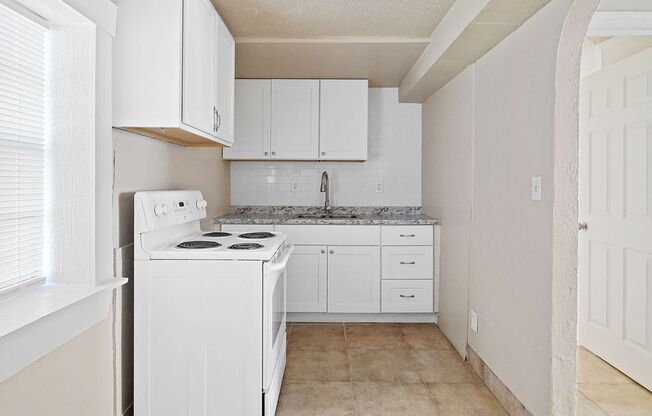 1 bed, 1 bath, $615, Unit 21E