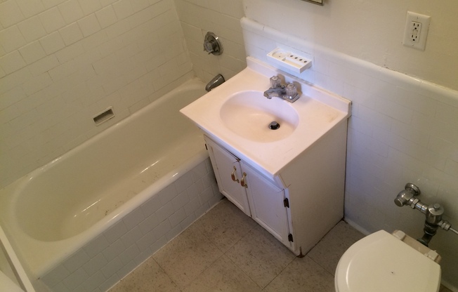 2 beds, 1 bath, 710 sqft, $3,100, Unit 01-005