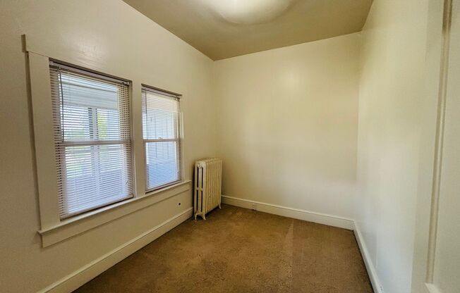 2 beds, 1 bath, $975, Unit 3