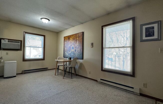 2 beds, 1 bath, $1,075