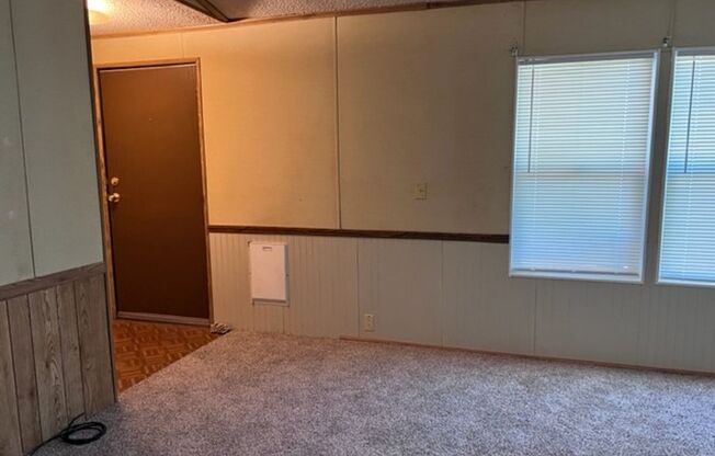 3 Bedrooms, Includes Fenced Yard New carpet/paint