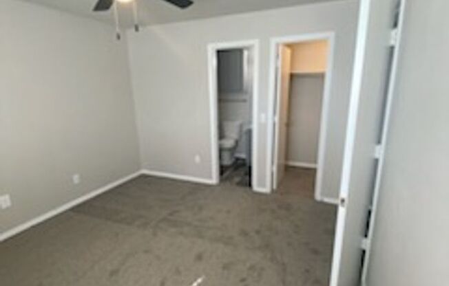 2 beds, 2 baths, 856 sqft, $920, Unit 2827-1805